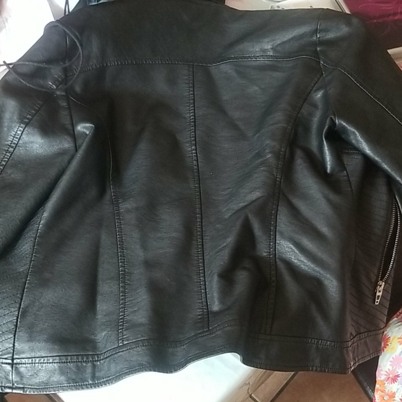 Leather jacket - Picture 2 of 2